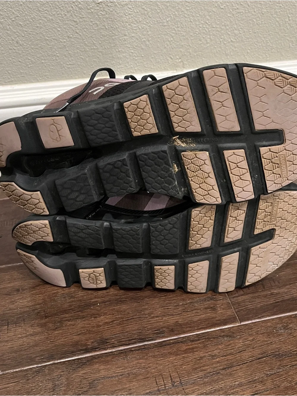 On Running Cloud cloudrunner Sneakers in Black and Mauve womens 9.5